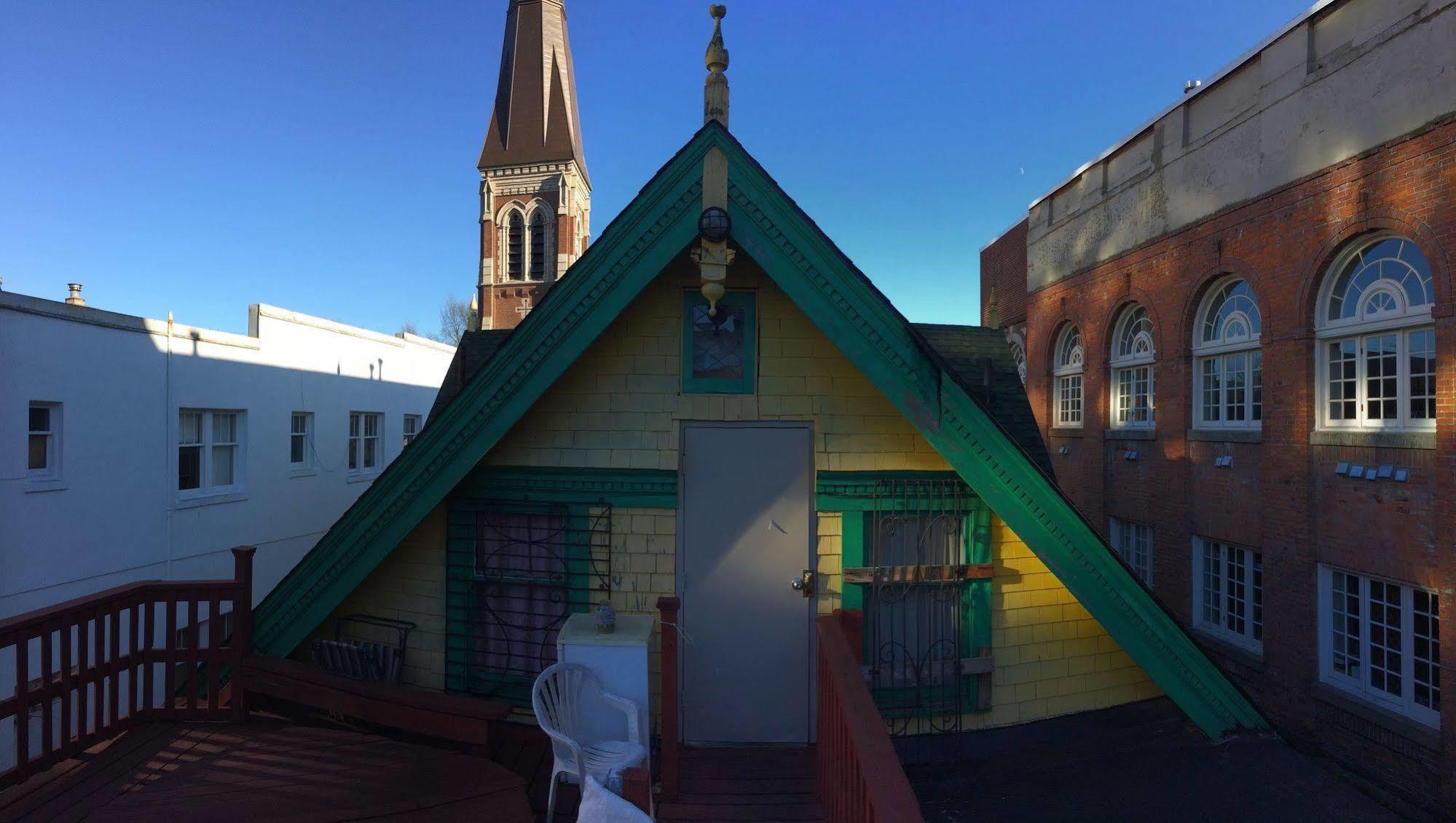 Turtle Hostel Victoria Exterior photo